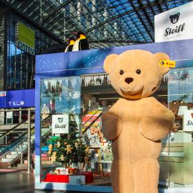 Lagardère Travel Retail und Steiff eröffnen gemeinsamen Pop-up Store am Berliner Hauptbahnhof